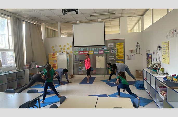 Kidding around yoga (4)